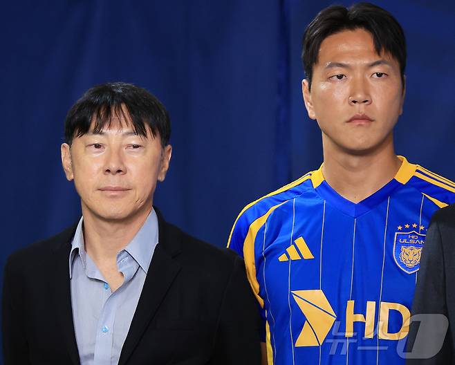 신태용 울산HD 감독과 김영권(오른쪽)/뉴스1 ⓒ News1 김진환 기자