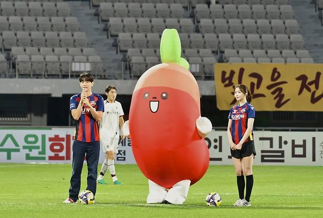 제8회 생명나눔 주간을 맞아 한국프로축구연맹이 전주와 수원에서 캠페인을 진행했다. (한국프로축구연맹 제공)