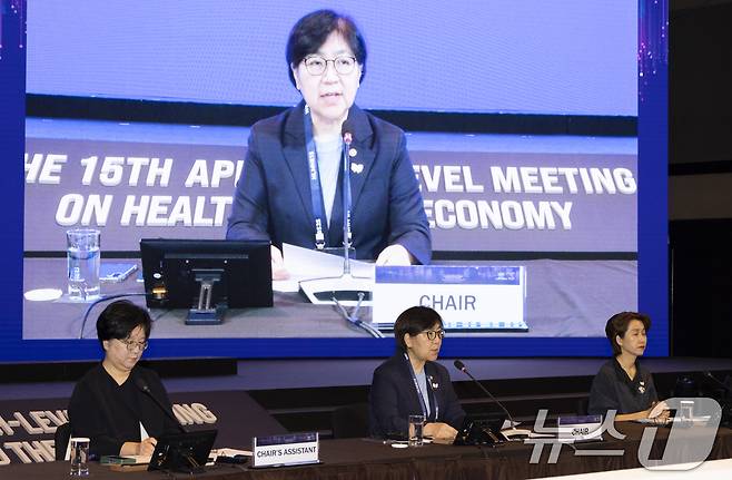 정은경 보건복지부 장관이 16일 서울 중구 서울신라호텔에서 열린 2025 APEC 보건과경제 고위급회의 개막식에서 개회사를 하고 있다. (보건복지부 제공. 재판매 및 DB 금지) 2025.9.16/뉴스1