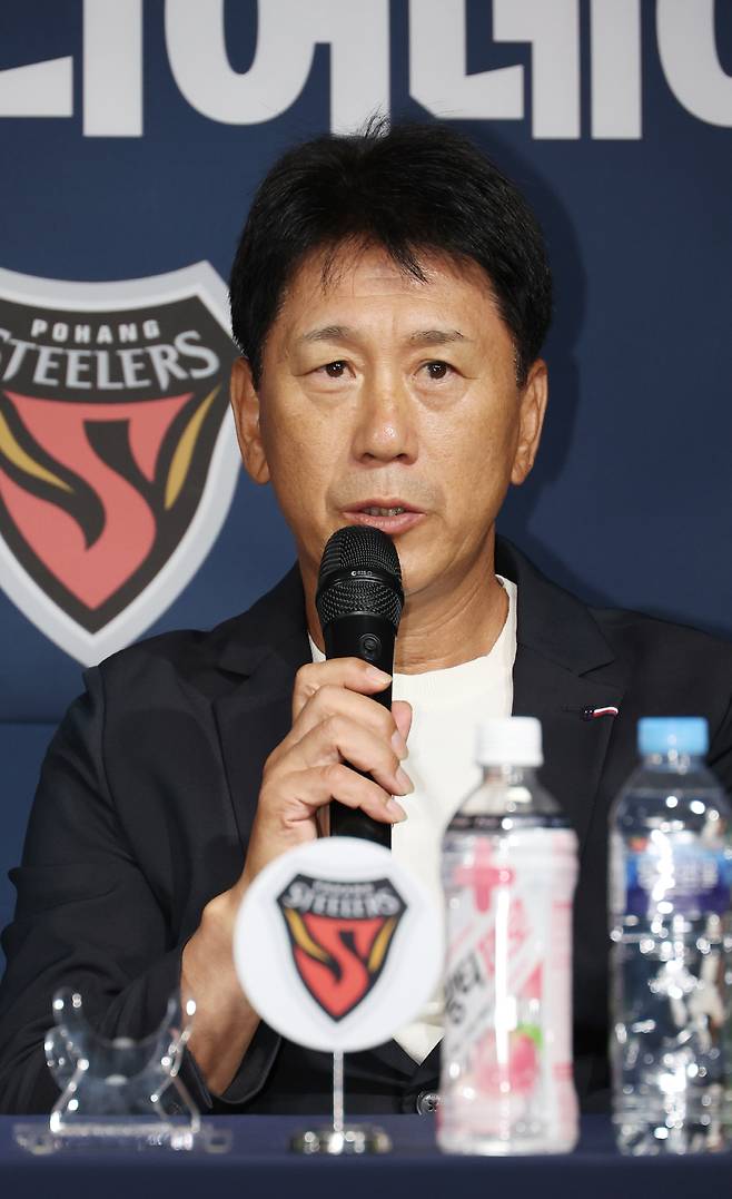 각오 말하는 박태하 감독
(서울=연합뉴스) 신준희 기자 = 4일 종로구 축구회관에서 열린 2025-26 ACL 참가 K리그 4개팀 미디어데이에서 포항 스틸러스 박태하 감독이 각오를 밝히고 있다. 2025.9.4
