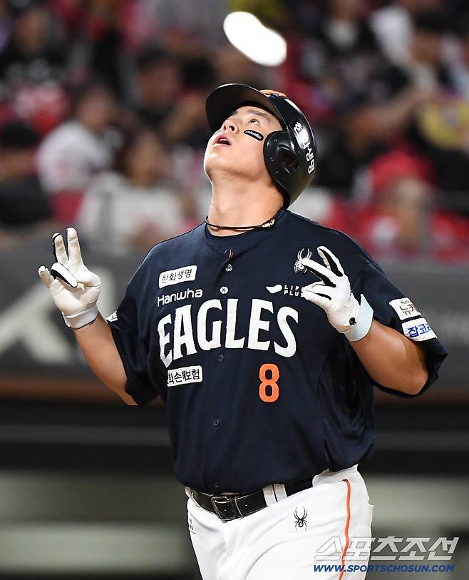 16일 광주 기아 챔피언스필드에서 열린 한화-KIA전. 5회초 2사 1루 노시환이 투런포를 친 후 홈인하고 있다. 광주=정재근 기자 cjg@sportschosun.com/2025.9.16/