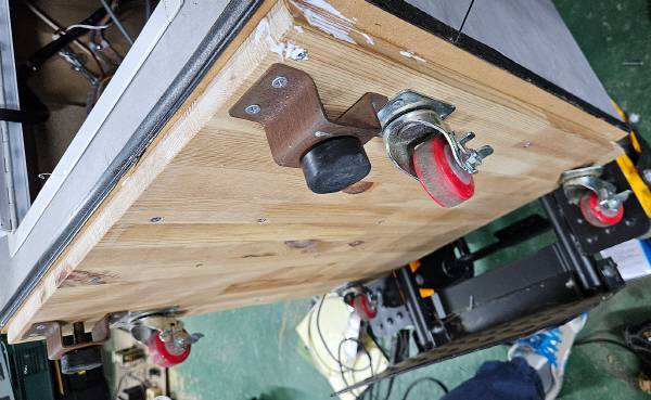 기존의 바퀴를 다시 달아준다