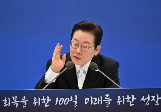이재명 대통령이 지난 11일 '회복을 위한 100일, 미래를 위한 성장'을 주제로 열린 취임 100일 기자회견을 하고 있다. 대통령실사진기자단