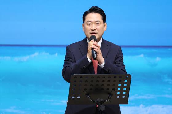 장동혁 국민의힘 대표가 14일 최근 구속된 손현보 목사가 담임 목사로 있는 부산 강서구 세계로교회 예배에 참석해 발언하고 있다. 뉴스1