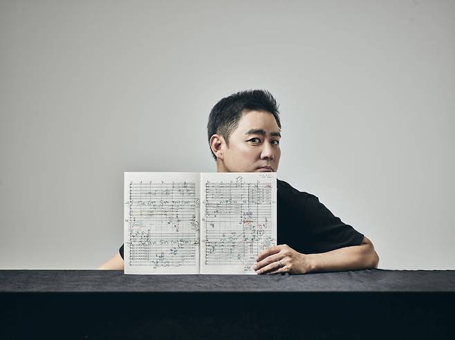 지휘자 최수열. / 사진출처. 인천시립교향악단. ⓒ Piljoo Hwang.