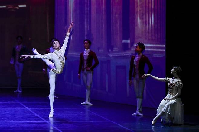 인어공주에서 왕자로 무대에 올랐던 발레리노 전민철. 김선희 교수 제공