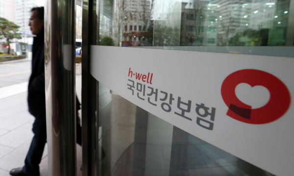 앞으로 프리랜서가 건강보험료 정산을 위해 소득 자료 제출 시 해촉증명서를 제출하지 않아도 된다. 사진·연합뉴스