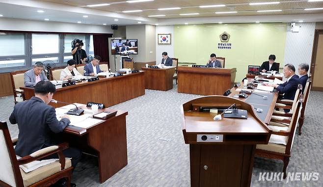 &nbsp;충남도의회 행정문화위원회는 16일 열린 제361회 임시회 제3차 회의에서 문화체육관광국 소관 조례안, 동의안 및 출연계획안 등 총 14건을 심사했다.&nbsp;