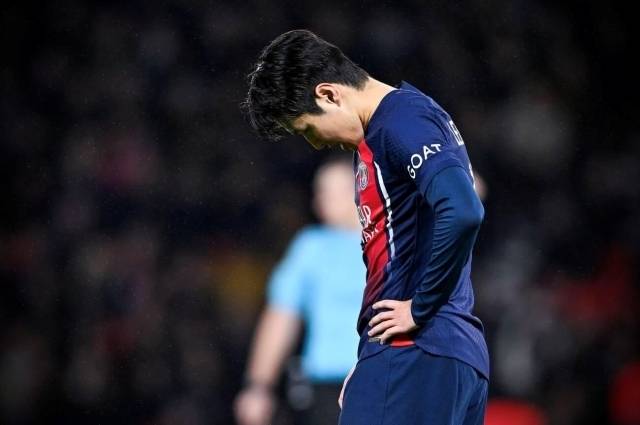 이강인이 큰 부상은 피했다. 하지만, 이강인은 여전히 통증을 느끼고 있다. 사진=X