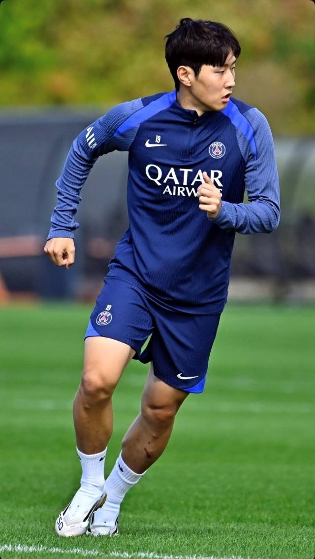 이강인도 마찬가지다. 그는 올 시즌 토트넘 홋스퍼와의 UEFA 슈퍼컵에서 활약한 이후 리그앙에서는 존재감이 부족하다. 낭트전에서 선발 출전한 후 앙제전에서 교체 출전, 툴루즈전에선 결장했다. 사진=X