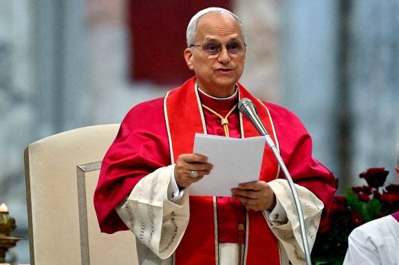 레오 14세 교황이 14일(현지시간) 이탈리아 로마에 있는 성 바오로 대성당에서 21세기 순교자 기념행사를 주관하고 있다. 로마 AFP 연합뉴스