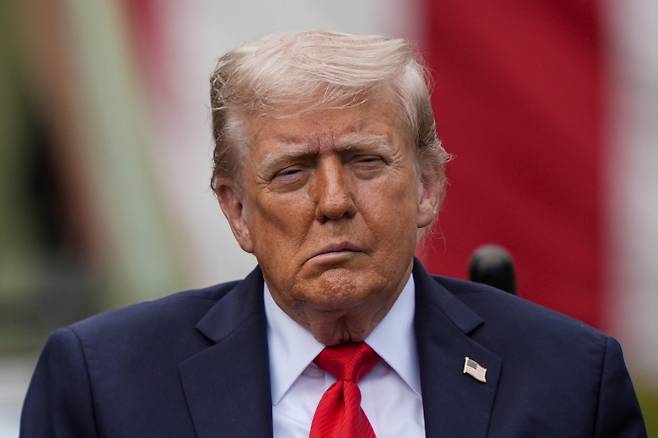 도널드 트럼프 미국 대통령이 2025년 9월 11일 워싱턴에 있는 펜타곤(미 국방부) 안뜰에서 열린 9·11 테러 24주기 추모식에 참석하고 있다. AP 뉴시스