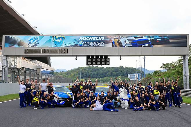 미쉐린 패션 익스피리언스 2025 참가자들의 단체 사진