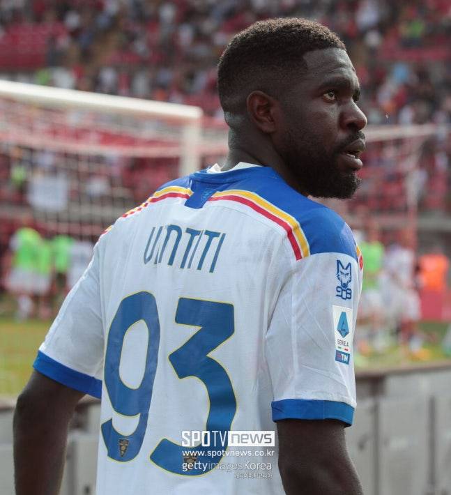 ▲ 한때 유럽을 대표하는 수비수이자 프랑스의 월드컵 영웅으로 불렸던 움티티의 커리어는 이렇게 짧게 막을 내렸다. 짧지만 강렬했던 불꽃, 그리고 러시아 하늘 아래에서의 결승골은 오랫동안 축구 팬들의 기억 속에 남을 것이다.