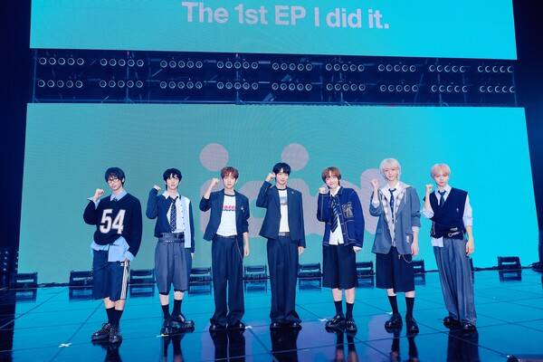 ▲ 15일 데뷔 앨범 '아이 디드 잇.' 쇼케이스를 벌인 아이딧. 제공|스타쉽엔터테인먼트