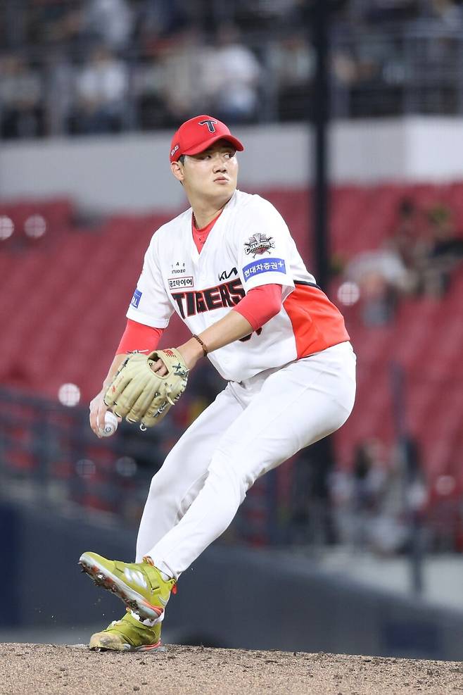 ▲ 세 번째 투수로 나섰으나 ⅔이닝 5실점으로 자기 몫을 못한 김시훈 ⓒKIA타이거즈