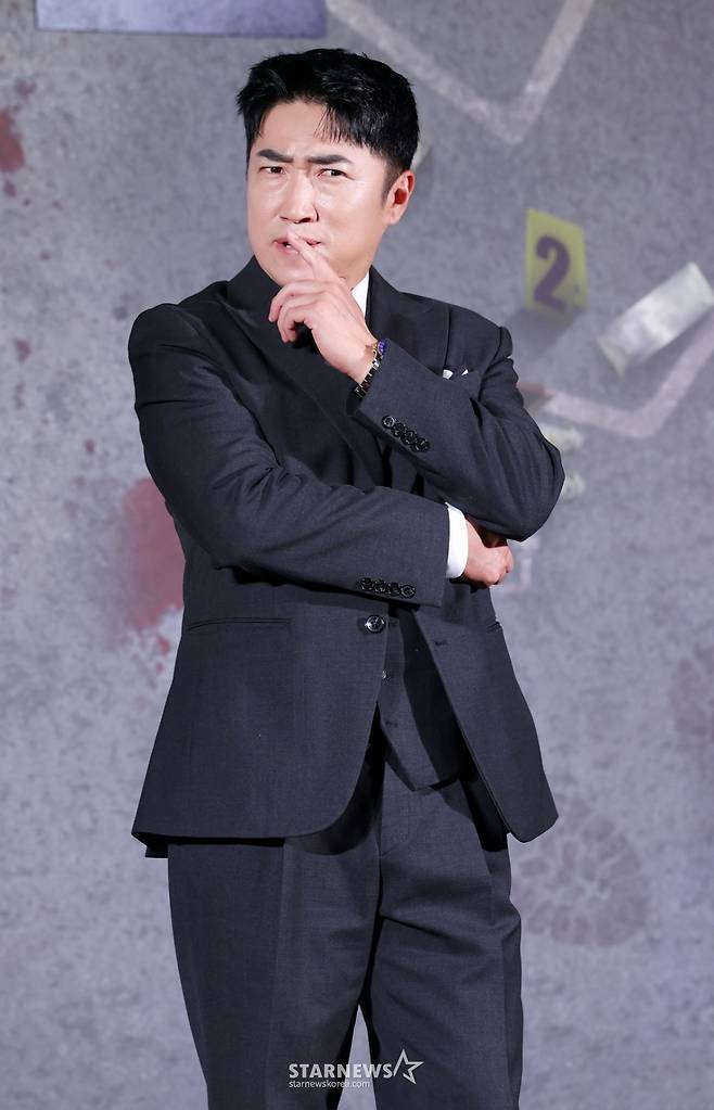 개그맨 장동민이 16일 서울 구로구 신도림 라마다 호텔에서 열린 넷플릭스 예능 '크라임씬 제로' 제작발표회에 참석해 포즈를 취하고 있다. /2025.09.16 /사진=김휘선 hwijpg@