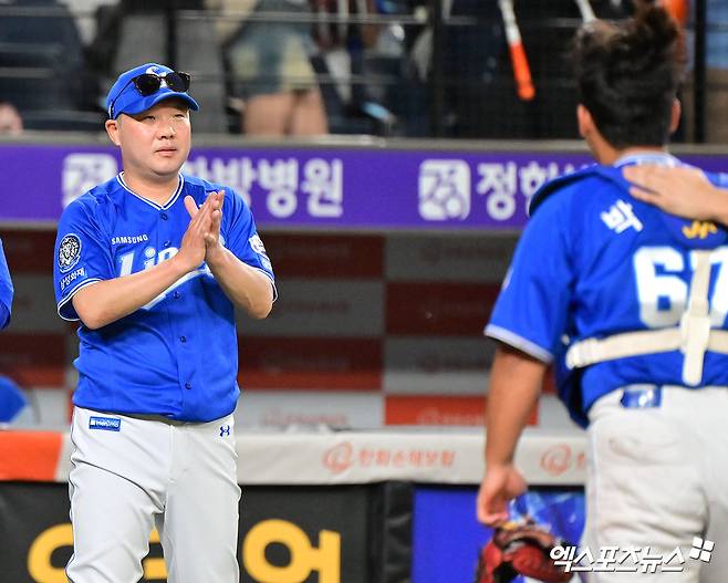 박진만 감독이 이끄는 삼성 라이온즈가 16일 대구 삼성라이온즈파크에서 열리는 2025 신한 SOL Bank KBO리그 롯데 자이언츠와의 팀 간 14차전에서 5위 수성에 도전한다. 사진 엑스포츠뉴스 DB