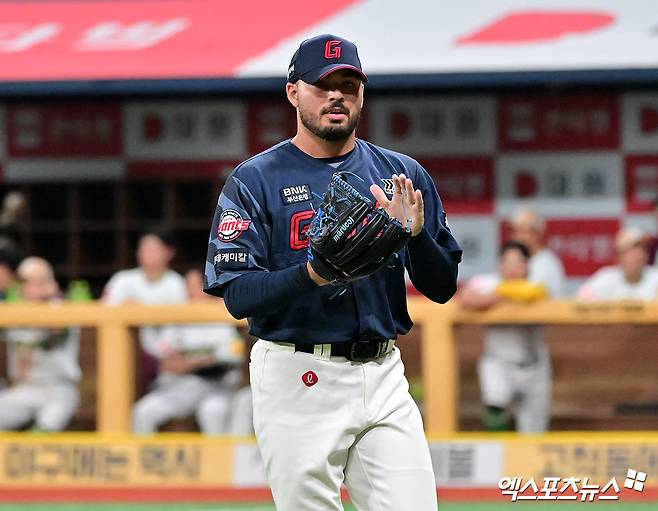 롯데 자이언츠 외국인 투수 알렉 감보아가 팔꿈치 통증 여파로 16일 대구 삼성라이온즈파크에서 열리는 2025 신한 SOL Bank KBO리그 삼성 라이온즈와의 팀 간 14차전 선발등판이 불발됐다. 사진 엑스포츠뉴스 DB