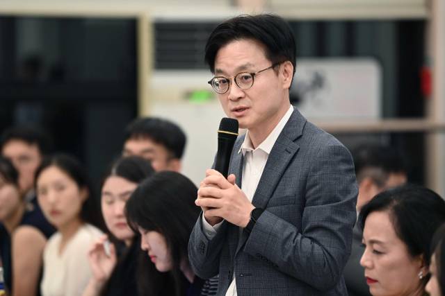 김정관 산업통상자원부 장관이 지난 16일 세종에서 열린 기자간담회에서 발언하고 있다. 연합뉴스