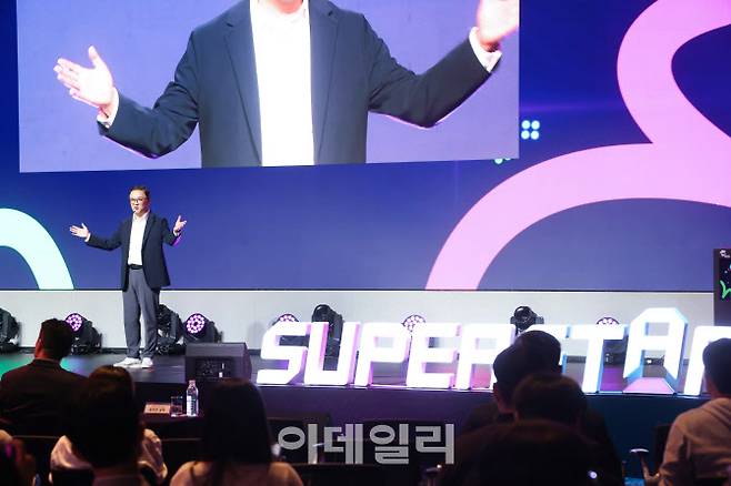 정수헌 LG사이언스파크 대표가 17일 서울 마곡 LG사이언스파크에서 진행된 슈퍼스타트 데이 2025 행사의 개회인사를 하고 있다. (사진=LG)