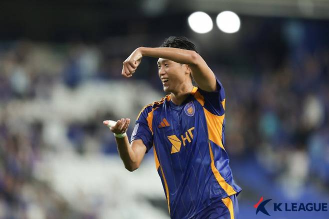 허율이 극적인 역전 골을 터뜨린 뒤 세리머리를 하고 있다. 사진=한국프로축구연맹