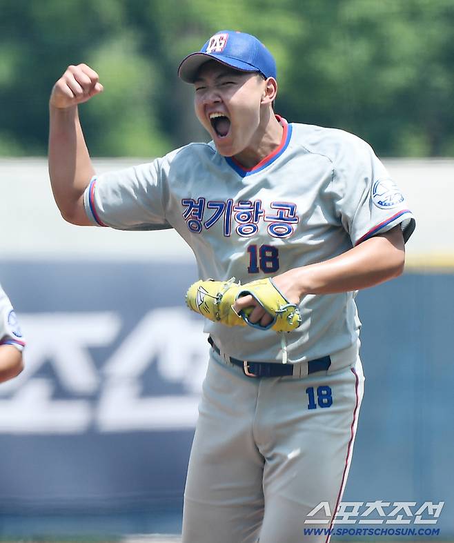 9일 서울 목동구장에서 열린 제80회 청룡기 고교야구선수권 대회 및 주말리그 왕중왕전 경기항공고와 경남고의 8강전. 경기항공고 선발투수 양우진이 6회까지 무실점으로 호투한 후 환호하고 있다. 목동=정재근 기자 cjg@sportschosun.com/2025.7.9/
