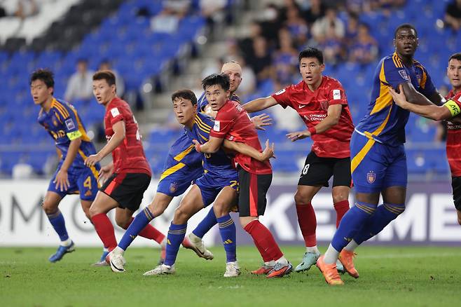울산문수축구경기장/ 2025-2026 AFC 챔피언스리그 엘리트/ ACLE/ 리그스테이지 1차전/ 울산HDFC vs 청두룽청/ 울산 이재익/ 경합/ 사진 김정수