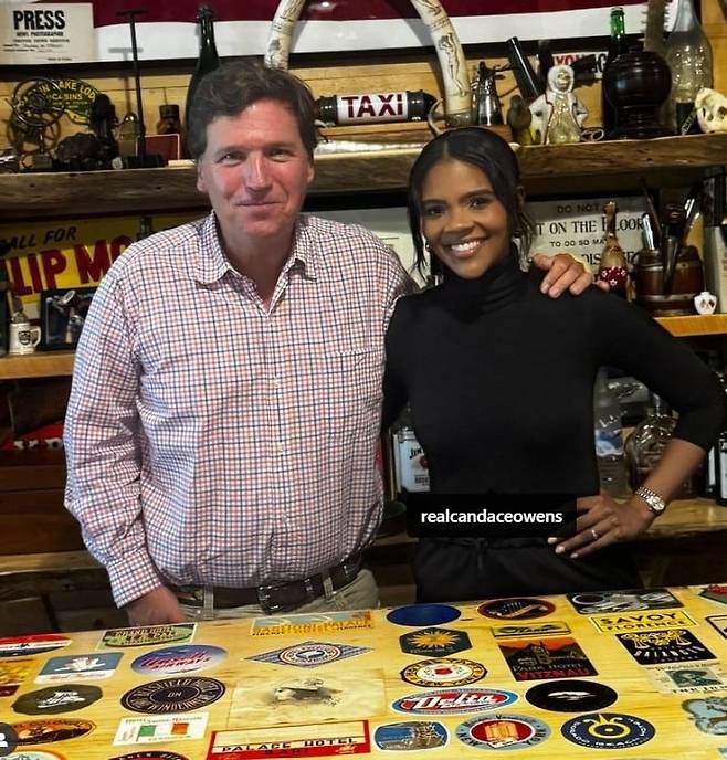 MAGA 일부에서 제기되는, 히틀러에 대한 역사적 재평가 주장에 동조하는 극우 성향 평론가인  터커 칼슨(왼쪽)과 캔디스 오언스/오언스 인스타그램