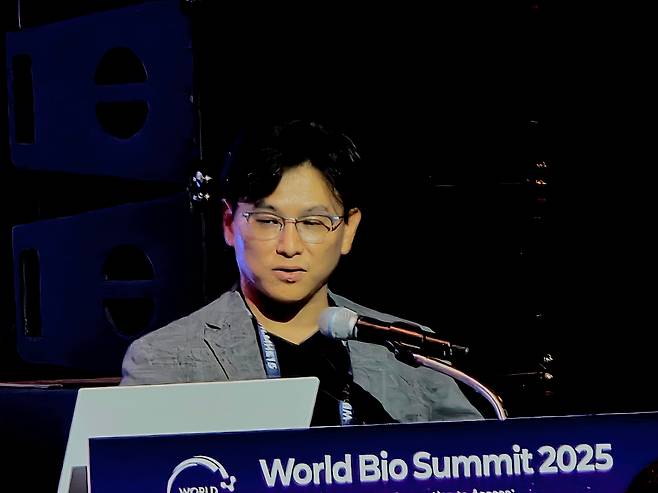 박형순 한국과학기술원(KAIST) 기계공학과 교수가 17일 열린 2025 세계 바이오 서밋에서 고령 친화 기술을 소개하고 있다. /홍다영 기자