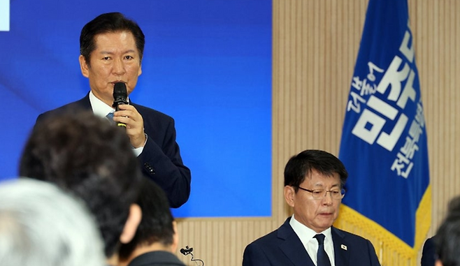 16일 전북 전주 더불어민주당 전북도당에서 열린 더불어민주당 호남발전특별위원회 제1차 전체회의에서 정청래 대표가 축사를 하고 있다. ⓒ연합뉴스