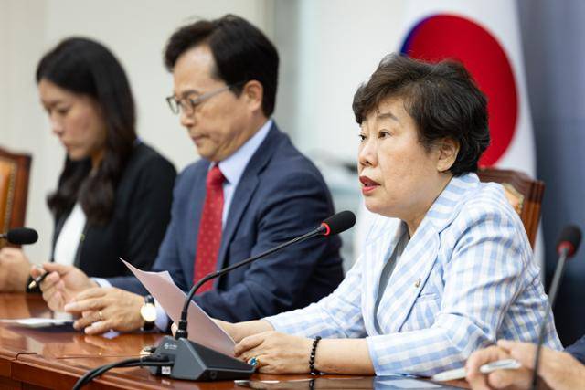 조배숙 국민의힘 사법정의수호 및 독재저지 특별위원회 위원장이 15일 서울 여의도 국회에서 열린 7차 전체회의에서 모두발언을 하고 있다. 뉴스1