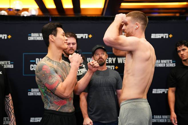 황인수(왼쪽)와 패디 맥코리. 사진=UFC