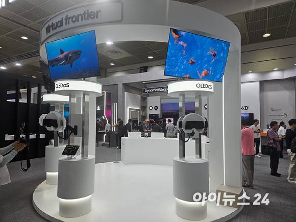 삼성디스플레이 부스 내 올레도스 패널을 활용한 XR 기기 체험존 [사진=설재윤 기자]