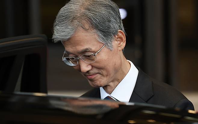 조희대 대법원장이 17일 서울 서초구 대법원에서 퇴근하기 위해 차에 오르고 있다. 2025.9.17 [사진=연합뉴스]