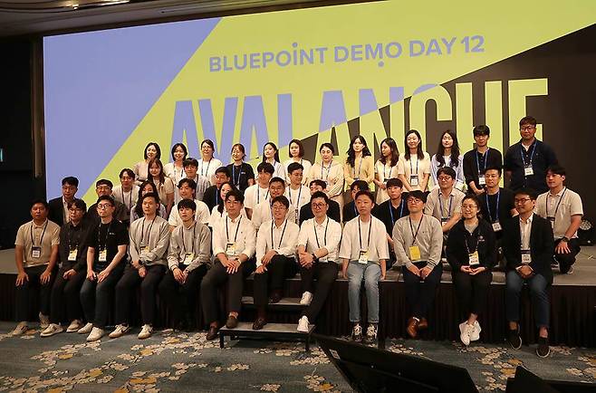 데모데이에 참가한 스타트업 및 블루포인트 구성원 / 출처=IT동아