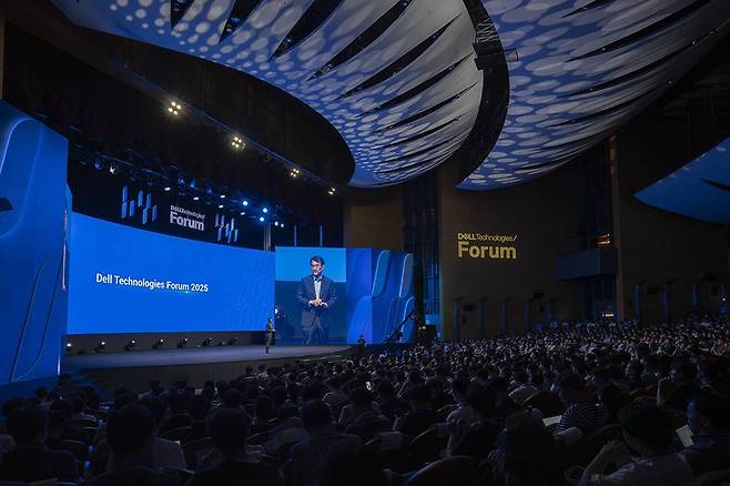 김경진 한국 델 테크놀로지스 총괄 사장이 기조연설을 시작했다 / 출처=IT동아