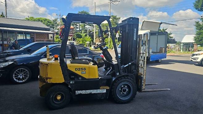 전기 모터를 장착한 지게차