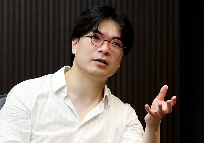 한경아르떼필하모닉과 '클래식 in 무비' 무대를 이끌 지휘자 윌슨 응, 사진=최혁 기자