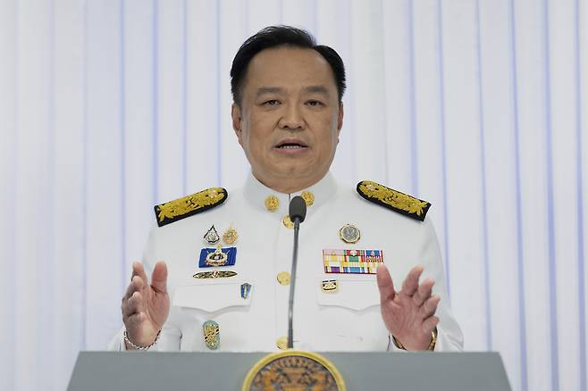 아누틴 찬위라꾼 태국 총리가 지난 7일 방콕의 품짜이타이당사에서 왕실의 총리 취임 지지 서한을 받은 후 기자회견하고 있다. AP연합뉴스