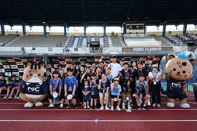 팬과 함께하는 구단으로 거듭나고 있는 서울 이랜드의 팬 프렌들리 마케팅 모습. 서울 이랜드 FC 제공