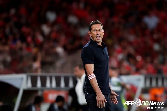 ‘소후닷컴’은 “슈미트는 베이징과 함께 FA컵 우승을 경험했고 압박 전술에 강점을 가지고 있다. 2003~06년생 선수들의 향상된 기량과 잘 맞아떨어진다. 그러나 국가대표 특유의 리듬에 적응할 수 있을지 미지수”라고 이야기했다. 사진=AFPBBNews=News1