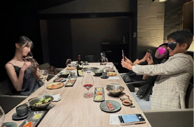 아이브 장원영과 불가리 코리아 이정학 대표. /장원영 소셜미디어