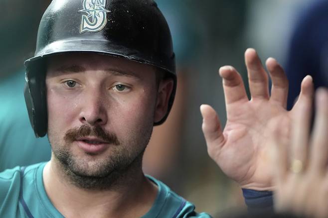 시애틀 포수 칼 롤리가 17일(한국시간) 코프먼 스타디움에서 열린 캔자스시티전에서 MLB 역대 스위치히터 단일시즌 최다홈런을 달성했다. 캔자스시티(미 미주리주)｜AP뉴시스