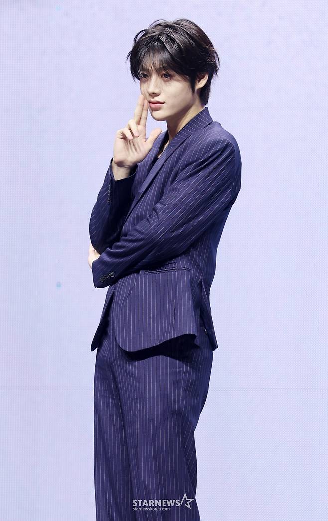 그룹 루네이트 유우마가 17일 서울 광진구 예스24 라이브홀에서 진행된 두 번째 싱글 앨범 'LOST' 발매 기념 쇼케이스에서 포즈를 취하고 있다. /2025.09.17 /사진=김휘선 hwijpg@