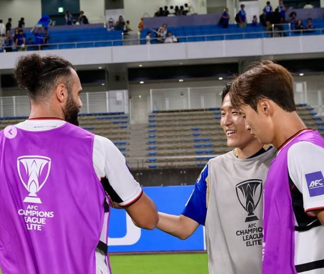 (왼쪽부터) 야잔, 나상호, 김진수. /사진=마치다 젤비아 공식 SNS 갈무리