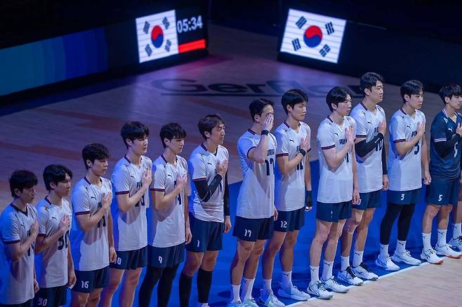 국민의례 하는 한국 남자배구 대표팀  [FIVB 홈피 캡처. 재판매 및 DB 금지]