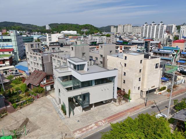 진주시 신안동에 위치한 ‘나불천가-PAC갤러리’ 전경./유근종/