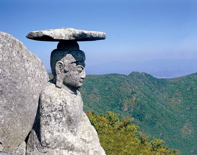 국가지정 문화재 보물인 경산 갓바위. 경산시 제공