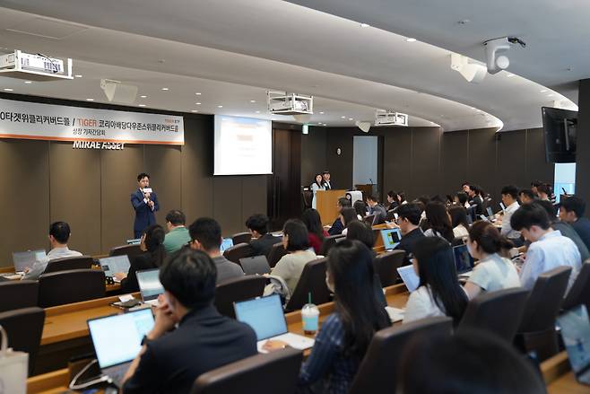 김남기 미래에셋자산운용 ETF운용부문 대표가 18일 서울 을지로 미래에셋센터원에서 열린 TIGER ETF 기자간담회에서 환영사를 하고 있다./사진=미래에셋자산운용